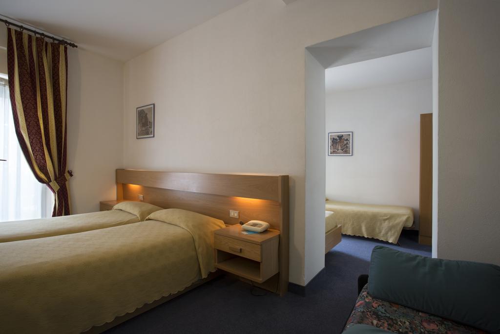 Hotel Alberello Riva del Garda Habitación foto